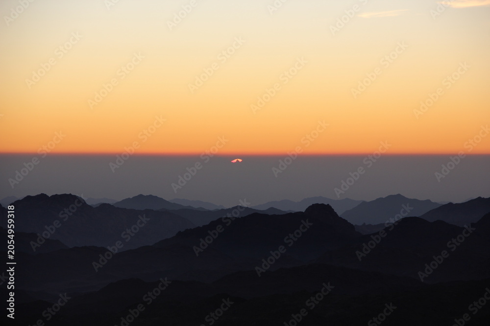 Obraz premium Sunrise Over Mount Sinai Mountain Range in Egypt