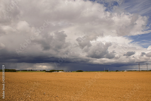 Foto Averse orageuse en campagne