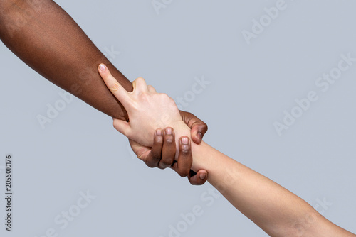 Canvastavla One caucasian and one african hand