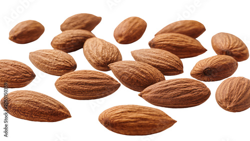 фотографія Isolated scattered raw almonds, wholesome organic snack and nutritious food ingr