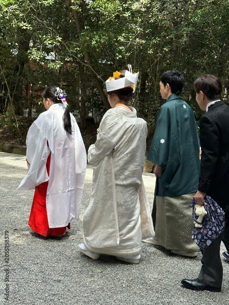Obraz premium 神社での和装結婚式