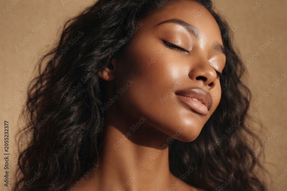 Naklejka premium Serene beauty with radiant glow.