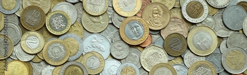 Foto Big pile of coins from various money currencies