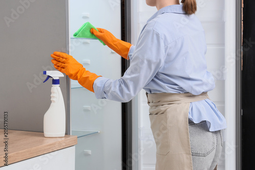 Woman in rubber gloves clea...