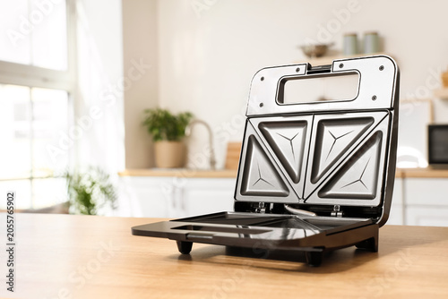 Modern electric sandwich ma...
