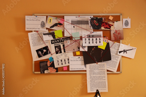 Obraz na plátně Crime investigation board with evidence fingerprints wanted poster and red strin