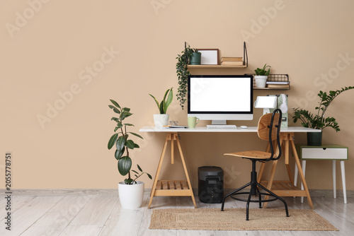 Modern home office workspac...