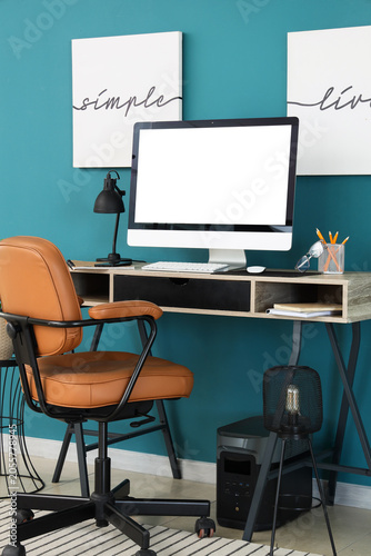 Modern home office workspac...