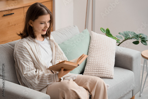 Beautiful young woman readi...