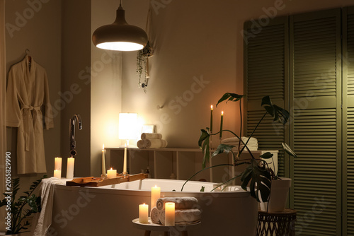 Relaxing bathroom ambiance ...