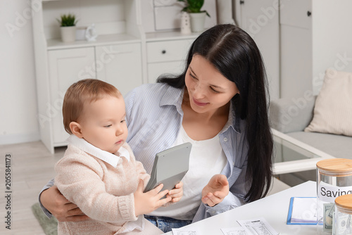 Young mother with calculato...