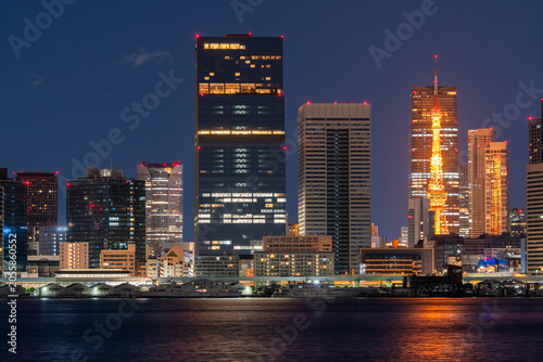 Fotografie 東京タワーを望む東京湾の都市夜景
Tokyo Bay Night Cityscape with Tokyo Tower