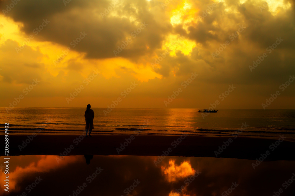Fototapeta premium Woman with sunrise and silhouette
