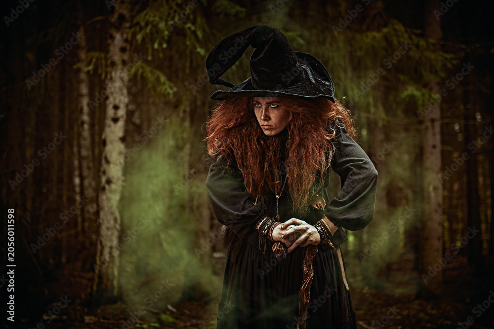Naklejka premium Enchanted Curse Keeper