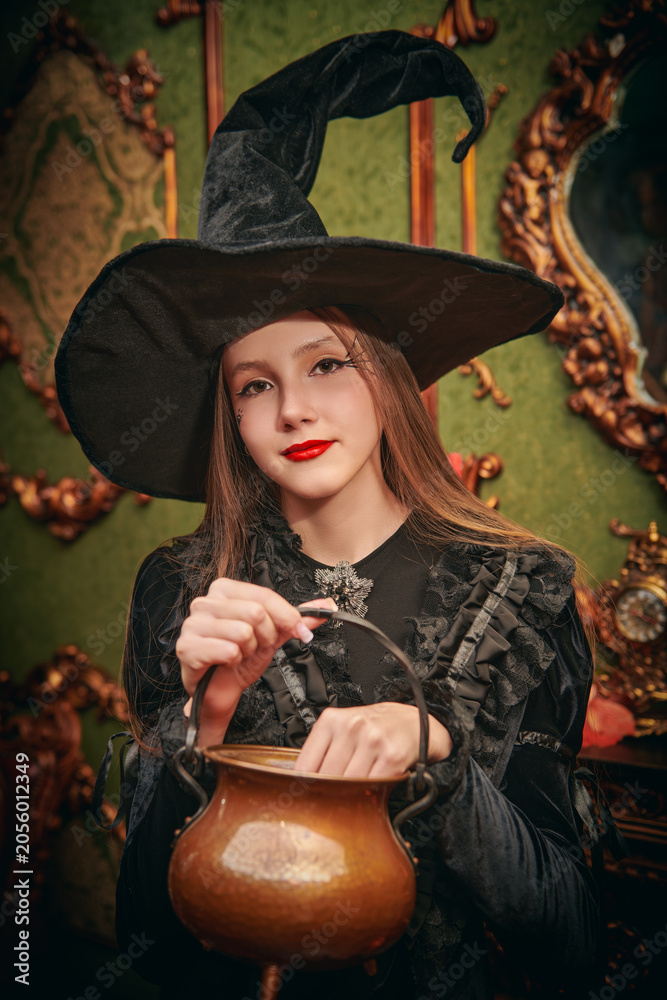 Naklejka premium Mystic Witch Cauldron