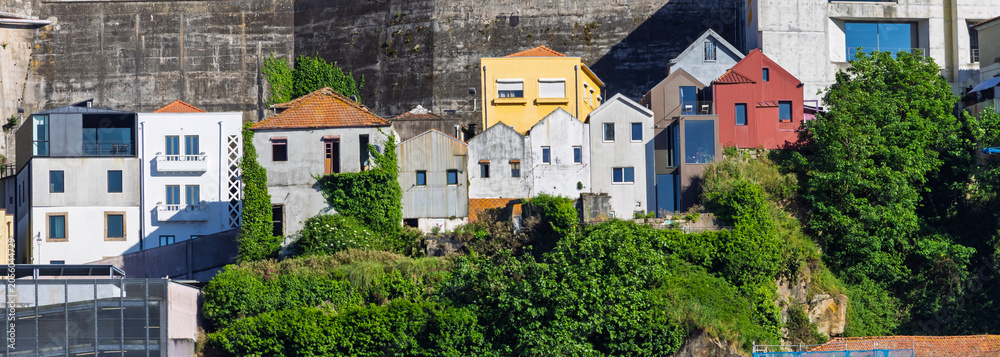 Obraz premium Porto Ribeira colorful houses building hillside panorama