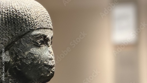 Bild auf Leinwand Close Up Profile of Ancient Egyptian Stone Statue Head