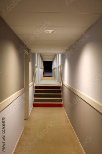 escalier dans le couloir