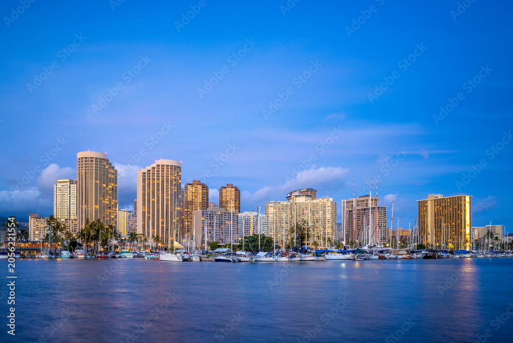 Fototapeta premium cityscape of honolulu in oahu island, hawaii, us