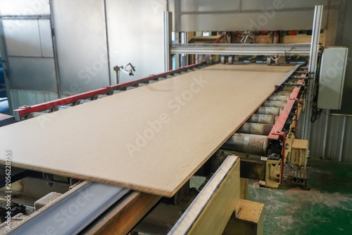 Plate processing machinery and equipment are located in a factory in North China