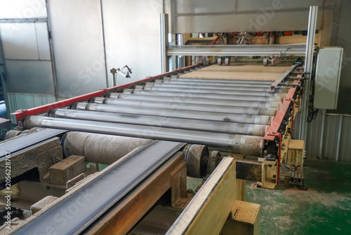 Plate processing machinery and equipment are located in a factory in North China