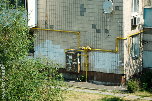 Fotografie Gas Pipeline and Utility Infrastructure on Apartment Building Exterior