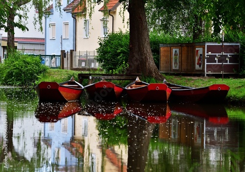 Boote im Fluss in Laa an der Thaya, Österreich