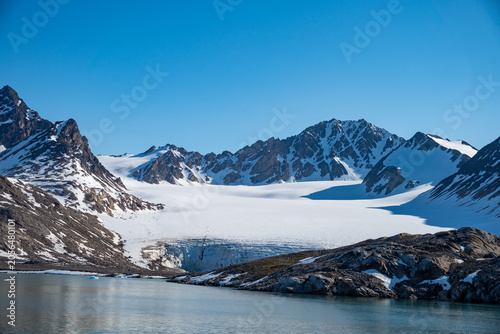 Obraz na plátně Snow covered mountains at Bjornfjorden, Svalbard, Norway