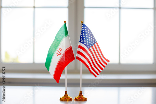 Quadro em tela Iran and USA flags signal diplomatic negotiations