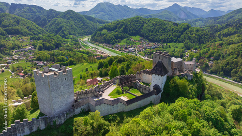Cuadro en lienzo Drone captures majestic historic Celje Castle standing on green hill