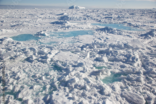 Foto Ice in the Southern Ocean near Antarctica