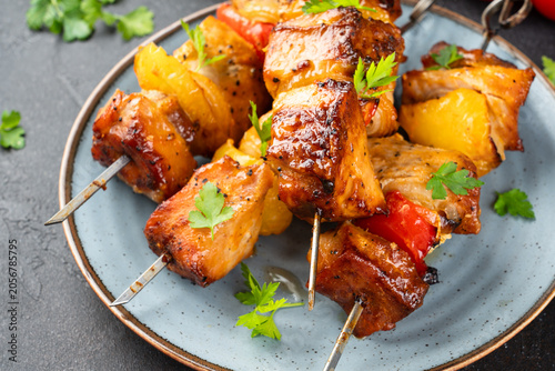 Billede på lærred Grilled shish kebab, Grilled meat skewers with vegetables and herbs on black background