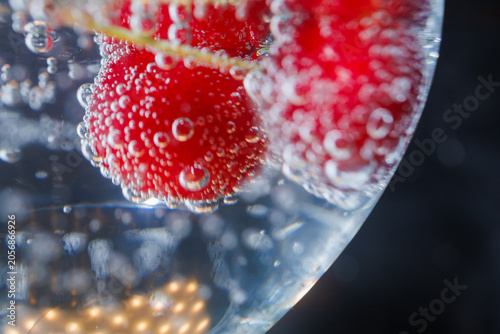Vászonkép Cherries submerging in carbonated drink with bubbles macro