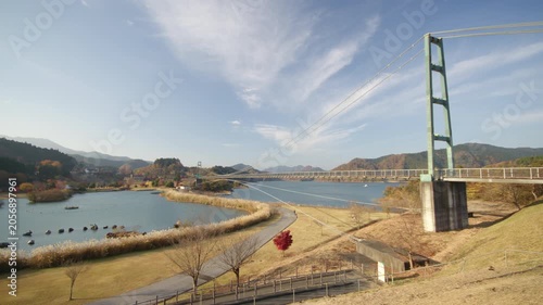秋の宮ヶ瀬湖畔園地 紅葉 水の郷大吊り橋 Autumn foliage at Miyagase Lakeside Park, Mizunosato Suspension Bridge