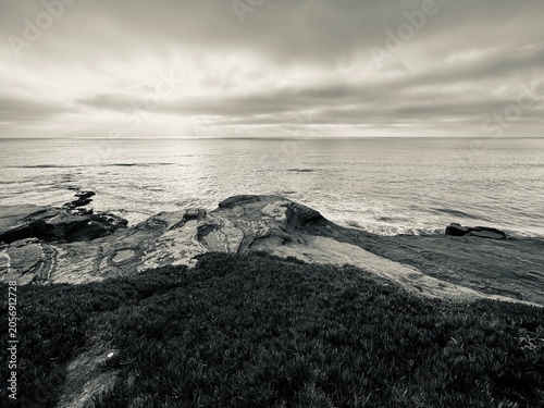 Tablou pe pânză A stunning black and white scenic view of rugged coastal bluffs and the vast Pacific Ocean in beautiful La Jolla, California