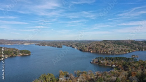 Foto High-Altitude Drone View of Logan Martin Lake Alabama, Clear Day