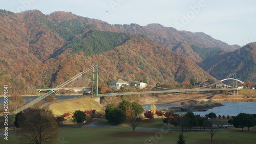 秋の宮ヶ瀬湖畔園地 紅葉 水の郷大吊り橋 Autumn foliage at Miyagase Lakeside Park, Mizunosato Suspension Bridge