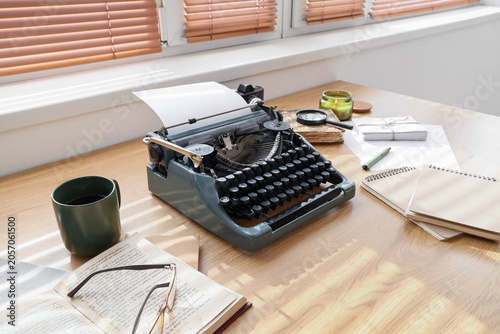 Vintage typewriter on woode...