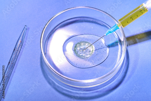 Medical syringe needle extr...