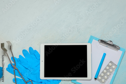 Medical tablet with blank s...