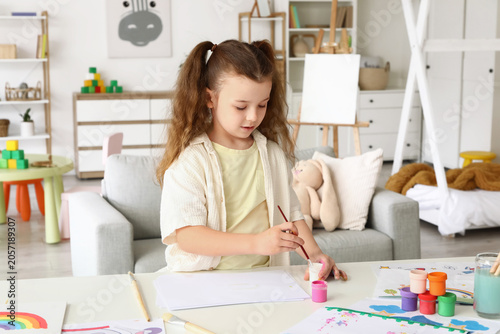 Young girl painting with wa...