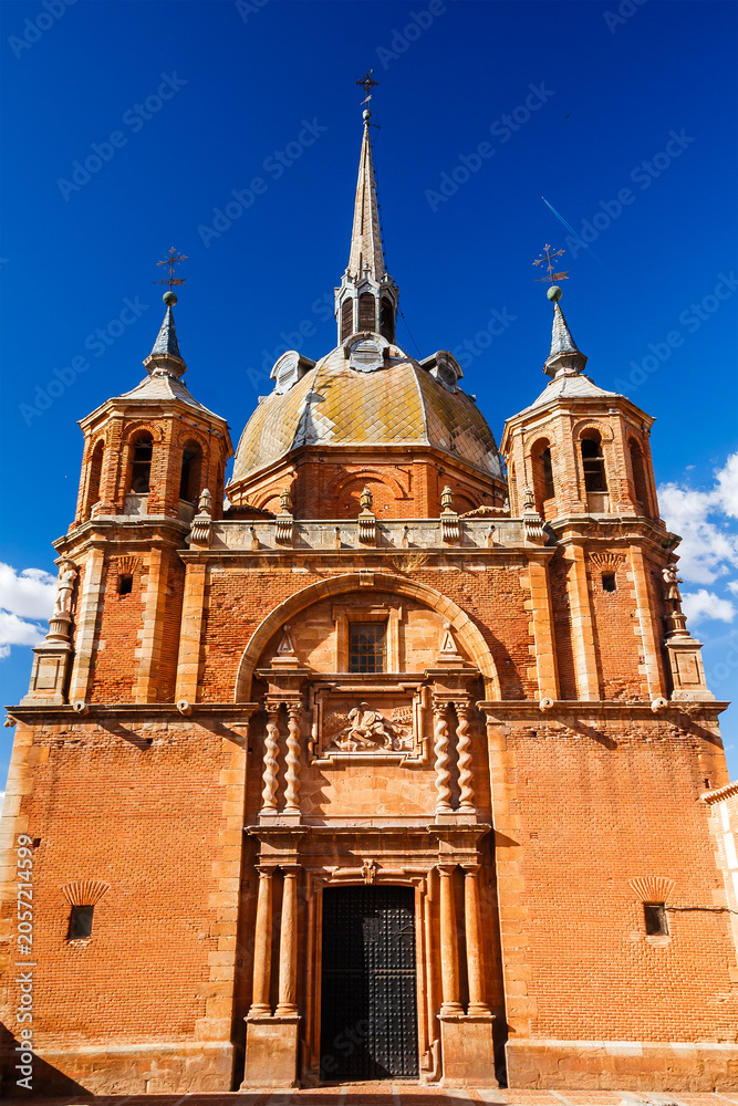 Obraz premium Majestic Brick Architecture of Cristo del Valle Church