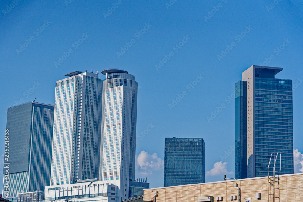 Fototapeta premium 遠くから見渡す大都市・名古屋の立体的なビル景観