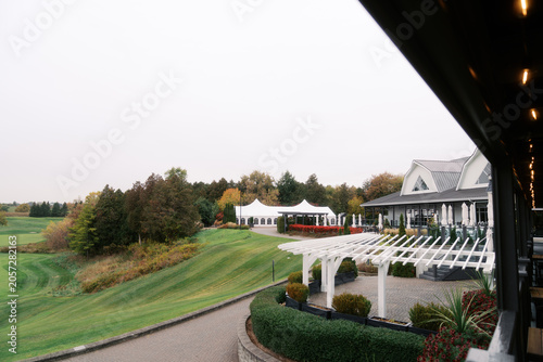 Fotografía Angus Glen Golf Club exterior with white pergola and event tent