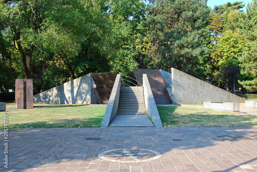 Il Monumento alla Resistenza europea a Como, Lombardia, Italia.