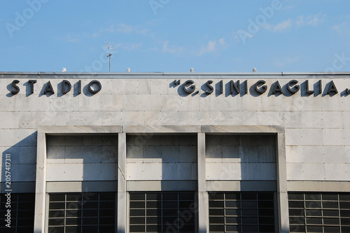 La facciata razionalista dello stadio Giuseppe Sinigaglia di Como, Lombardia, Italia.