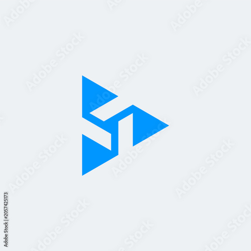 Play Icon triangle logo in triskelion shape