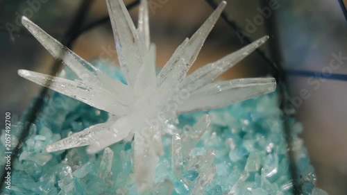 A large, beautiful crystal decorates the table at the event. Close-up shooting