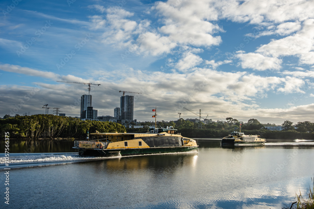 Obraz premium Ferry cruising along the Parramatta River.