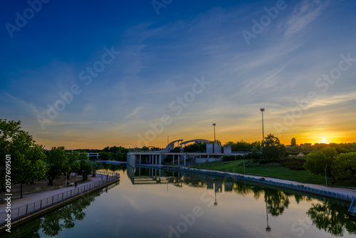 Parque Juan Carlos I de Madrid al atardecer